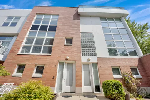 2946 N Wood St #B, Chicago, IL 60657