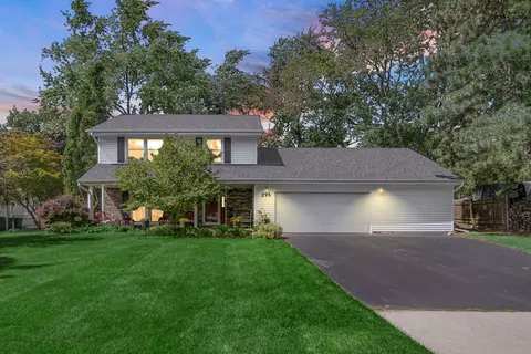 295 Iowa Ct, Carol Stream, IL 60188
