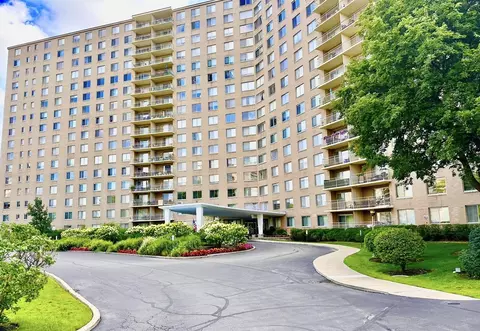 7061 N Kedzie Ave #704, Chicago, IL 60645