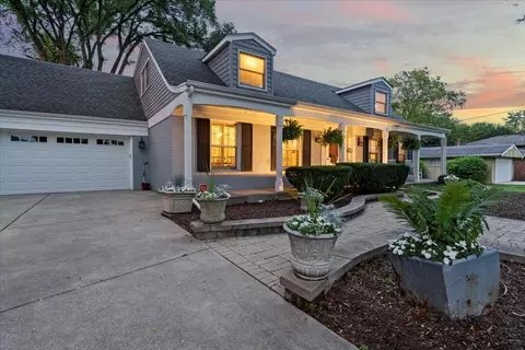 1713 E Thomas Rd, Wheaton, IL 60187 photo 4