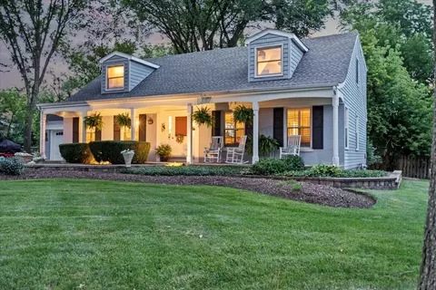 1713 E Thomas Rd, Wheaton, IL 60187