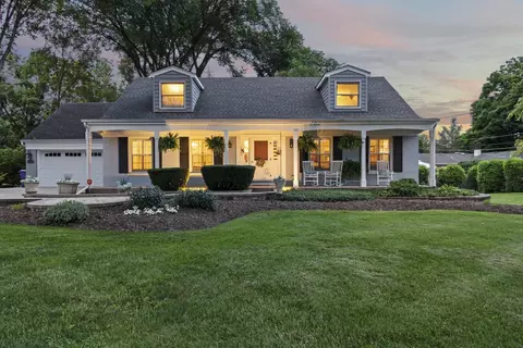 1713 E Thomas Rd, Wheaton, IL 60187 photo 2