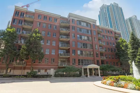 400 N Clinton St #407, Chicago, IL 60654