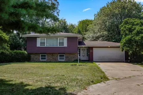 705 Evergreen Cir, Urbana, IL 61801