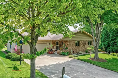 106 Redbud Ln, Morris, IL 60450