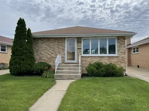 3773 Hawthorne St, Schiller Park, IL 60176