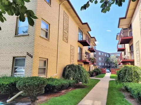 5509 W Higgins Ave #3B, Chicago, IL 60630