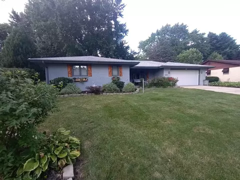 5242 Brookview Rd, Rockford, IL 61107