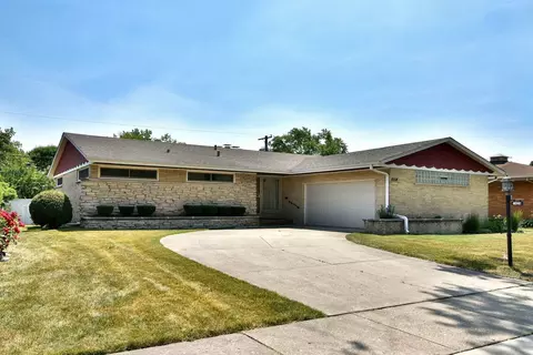 1429 Scotdale Rd, La Grange Park, IL 60526