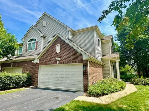 6097 Halloran Ln, Hoffman Estates, IL 60192
