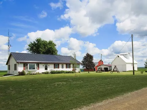 894 Hoyle Rd, Harmon, IL 61042