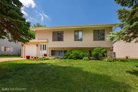 607 Kensington Dr, Mchenry, IL 60050