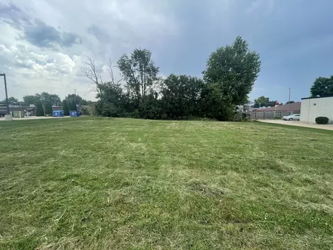 2419 Maloney Dr, Bloomington, IL 61704