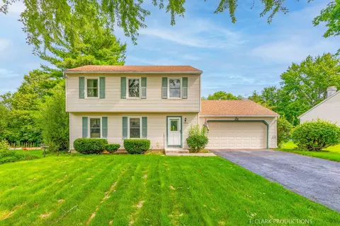 1003 Brentwood Pl, Geneva, IL 60134