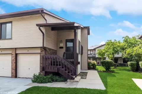 1337 Kingsbury Dr #4, Hanover Park, IL 60133