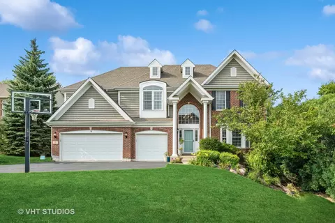 9 Barton Creek Ct, Lake In The Hills, IL 60156