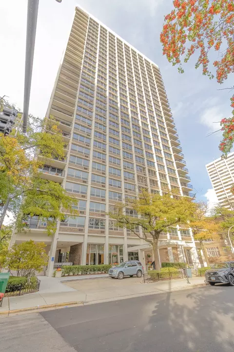 88 W Schiller St #1401L, Chicago, IL 60610