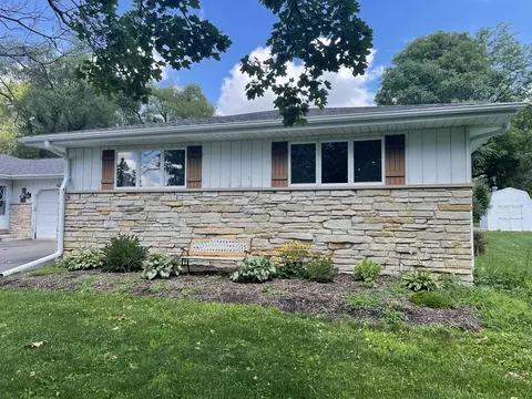 350 N Pine St, Waterman, IL 60556