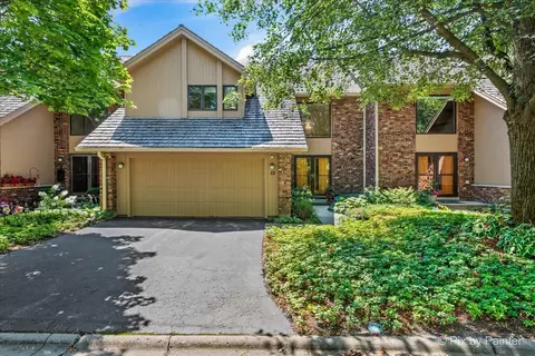 55 Oak Creek Dr, Burr Ridge, IL 60527