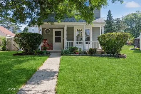 1030 Manchester Crse, Geneva, IL 60134
