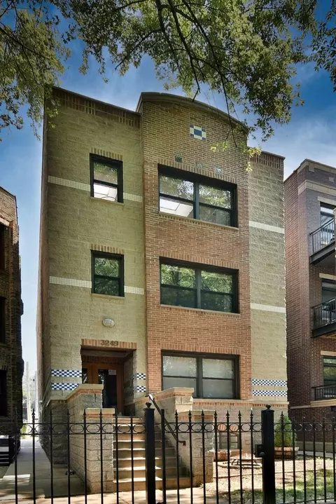 3249 N Seminary Ave, Chicago, IL 60657
