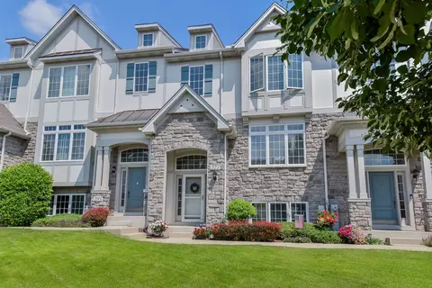 277 Sype Dr, Carol Stream, IL 60188