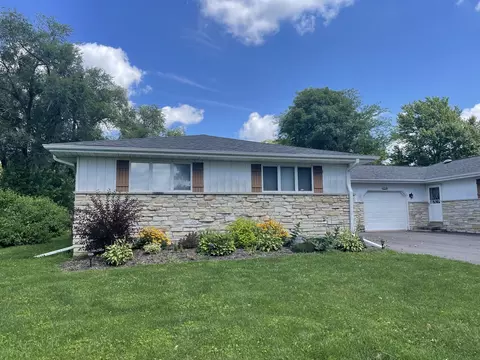 352 N Pine St, Waterman, IL 60556
