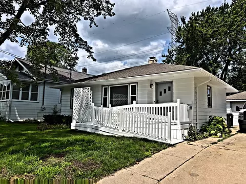106 E Keith Ave, Waukegan, IL 60085