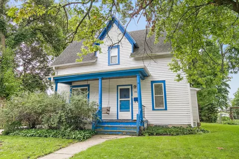 916 Pleasant St, Dekalb, IL 60115