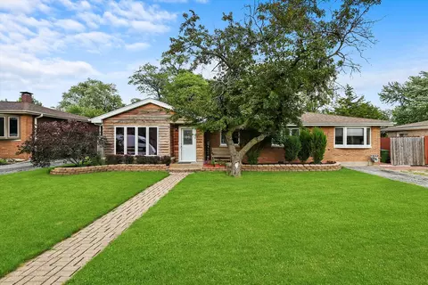 8827 Mobile Ave, Oak Lawn, IL 60453