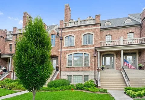 175 School St, Libertyville, IL 60048