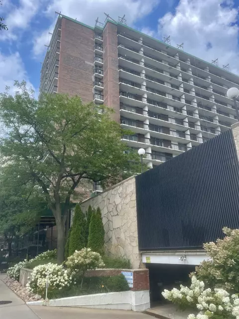 5901 N Sheridan Rd #14B, Chicago, IL 60660