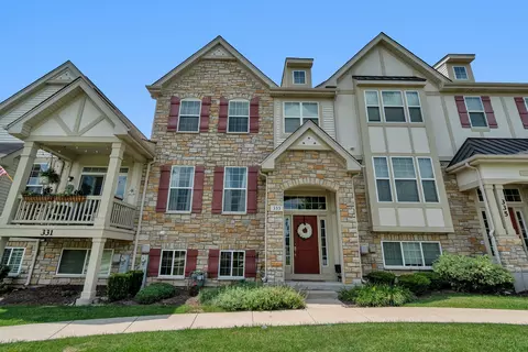 333 Bennett Dr, Carol Stream, IL 60188