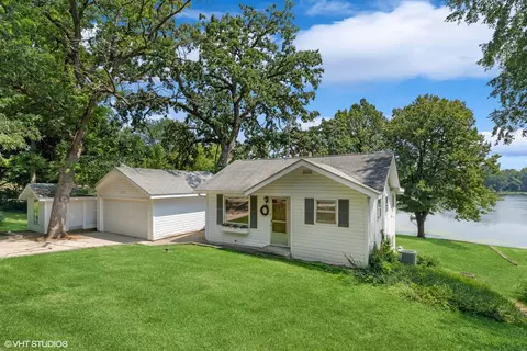 102 Lake Ln, Oakwood Hills, IL 60013