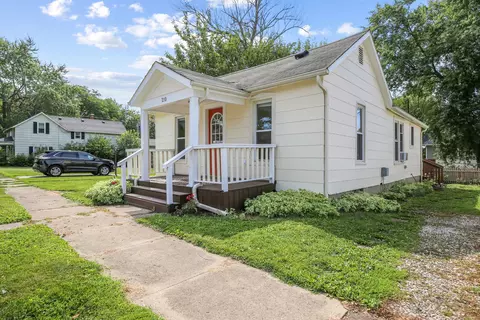 210 E Green St, Farmer City, IL 61842