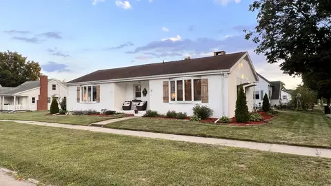 301 E Wall St, Morrison, IL 61270