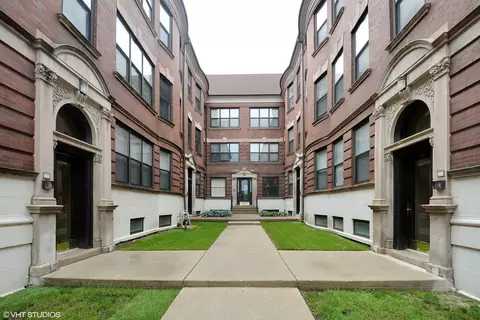 3702 S King Dr #2E, Chicago, IL 60653