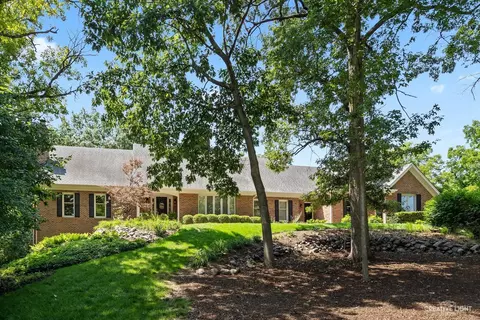 3103 Greenwood Ln, Saint Charles, IL 60174