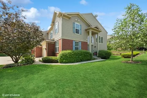 1477 Yellowstone Dr, Streamwood, IL 60107