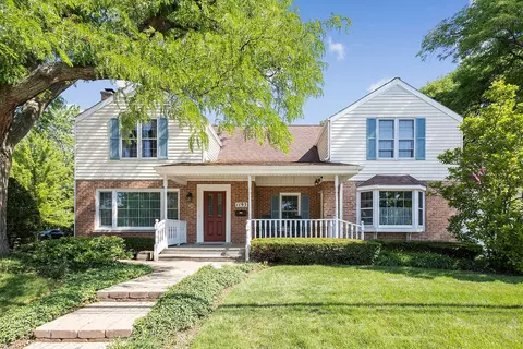 1193 Walnut Ln, Northbrook, IL 60062