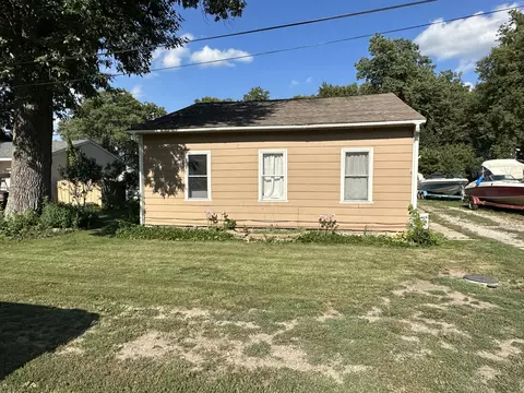 204 N Vine St, Sadorus, IL 61872