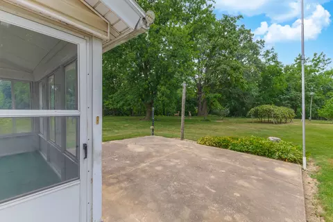 406 W Main St, Downs, IL 61736 photo 25