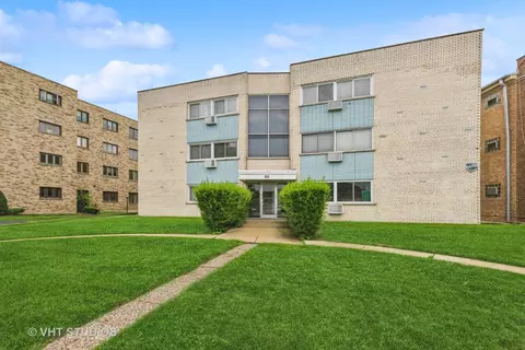 8203 Niles Center Rd #1D, Skokie, IL 60077