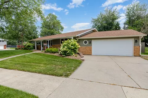 18359 Locust St, Lansing, IL 60438