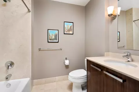 10 E Delaware Pl #28D, Chicago, IL 60611 photo 13