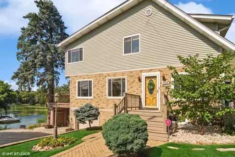 206 Island Dr, Island Lake, IL 60042
