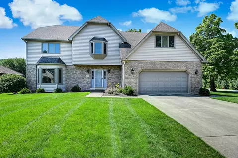 27 Garfield Ridge Ct, Willowbrook, IL 60527