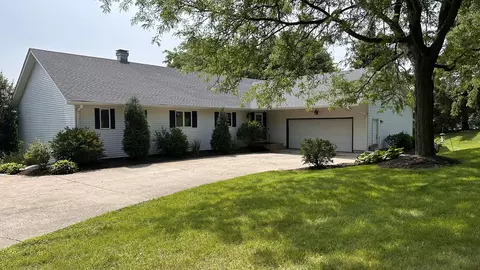 2 N455 Lafox Rd, Elburn, IL 60119