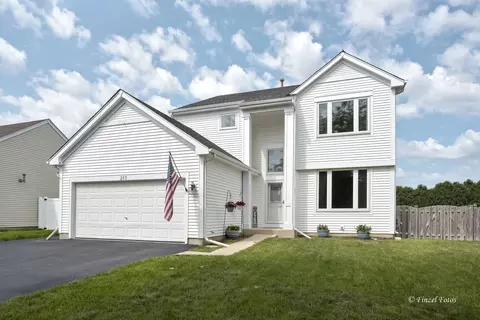 211 Ferryville Dr, Lake In The Hills, IL 60156