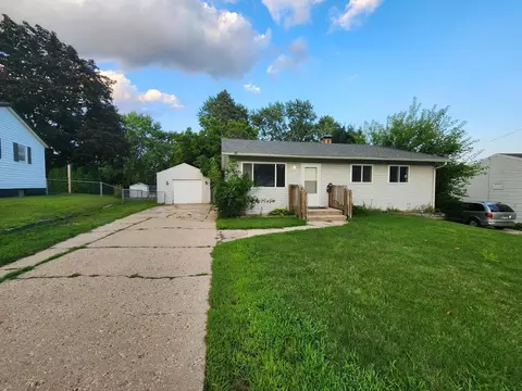 2936 N Moor Dr, Rockford, IL 61109